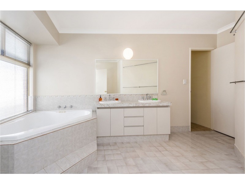 21A Links Road, Ardross WA 6153