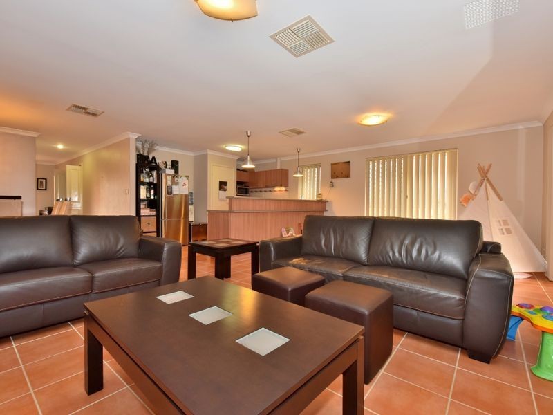 10 Durant Way, Ellenbrook WA 6069
