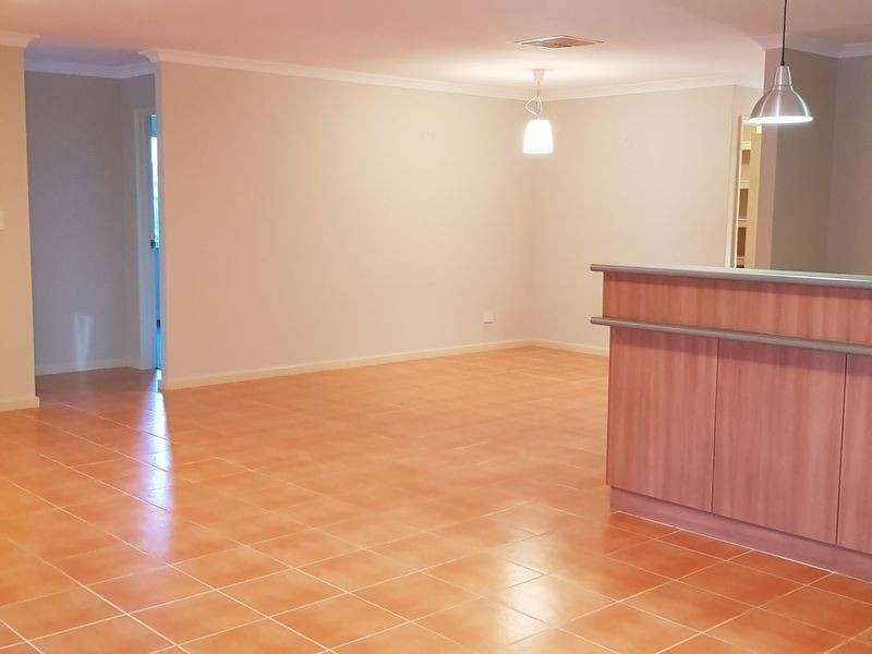 10 Durant Way, Ellenbrook WA 6069