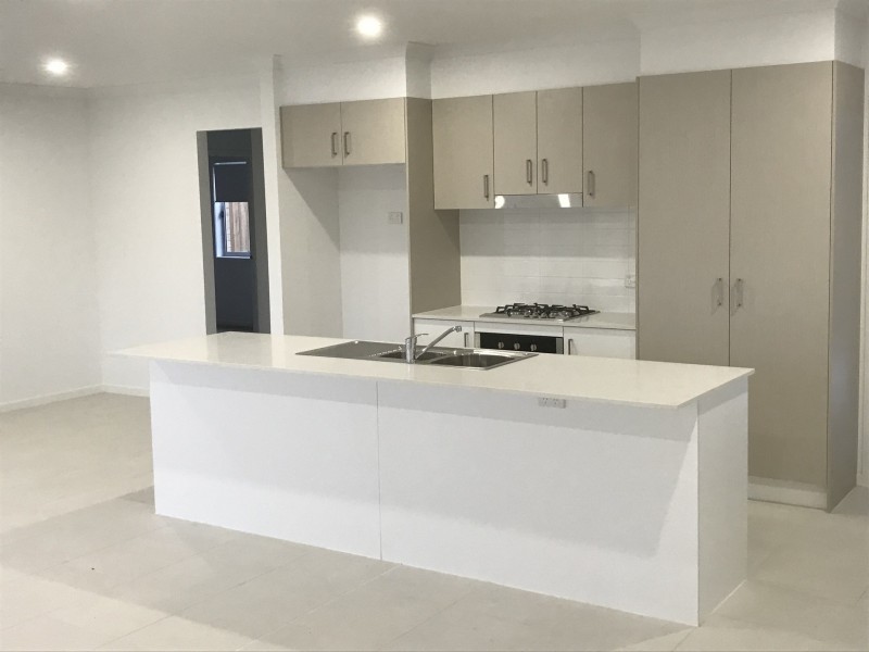 39 Grande Belmond Ave, Clyde North VIC 3978