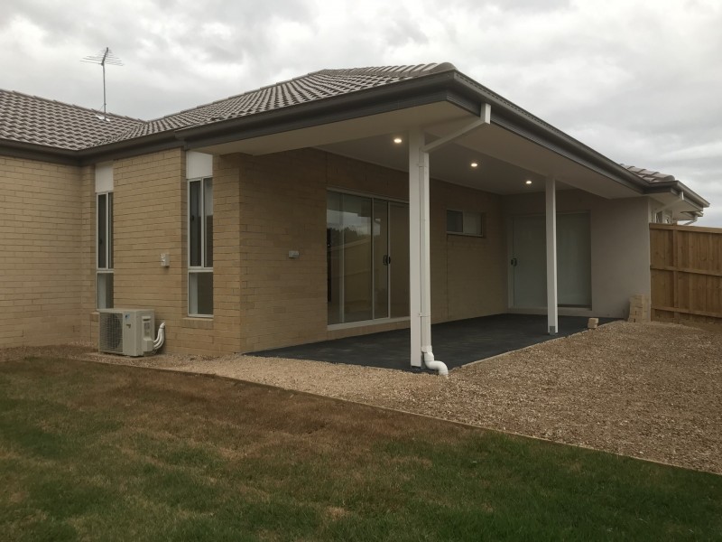 39 Grande Belmond Ave, Clyde North VIC 3978