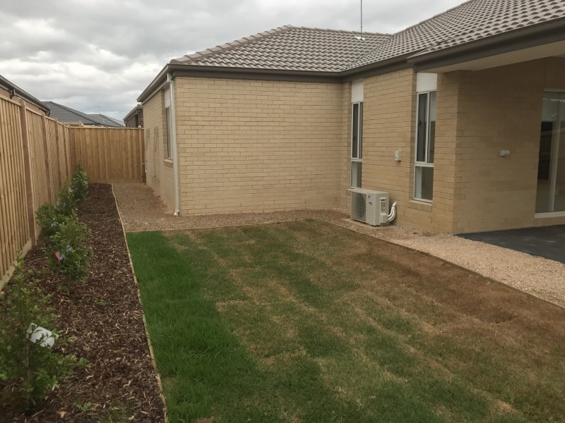 39 Grande Belmond Ave, Clyde North VIC 3978