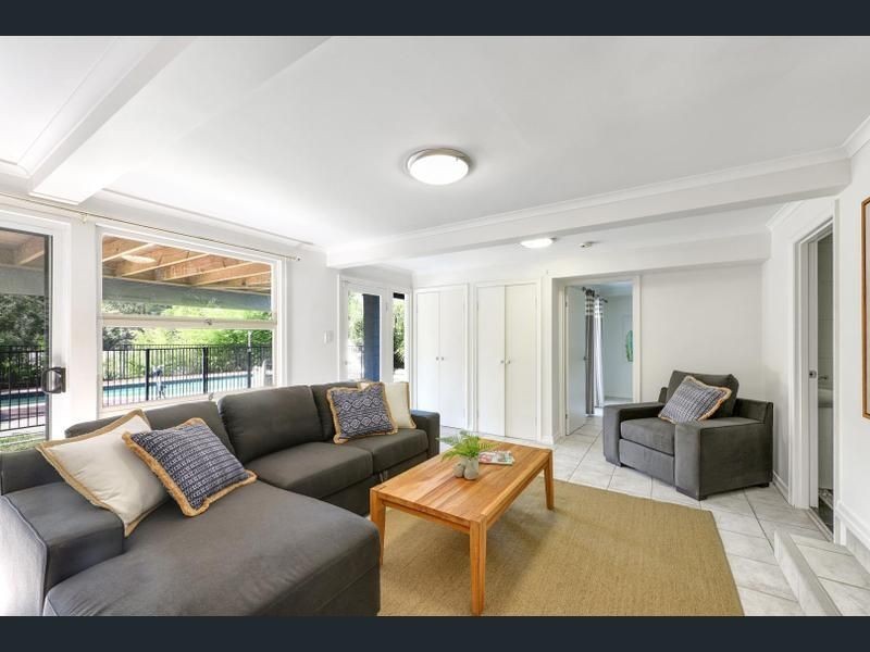60 Meiers Rd, Indooroopilly QLD 4068