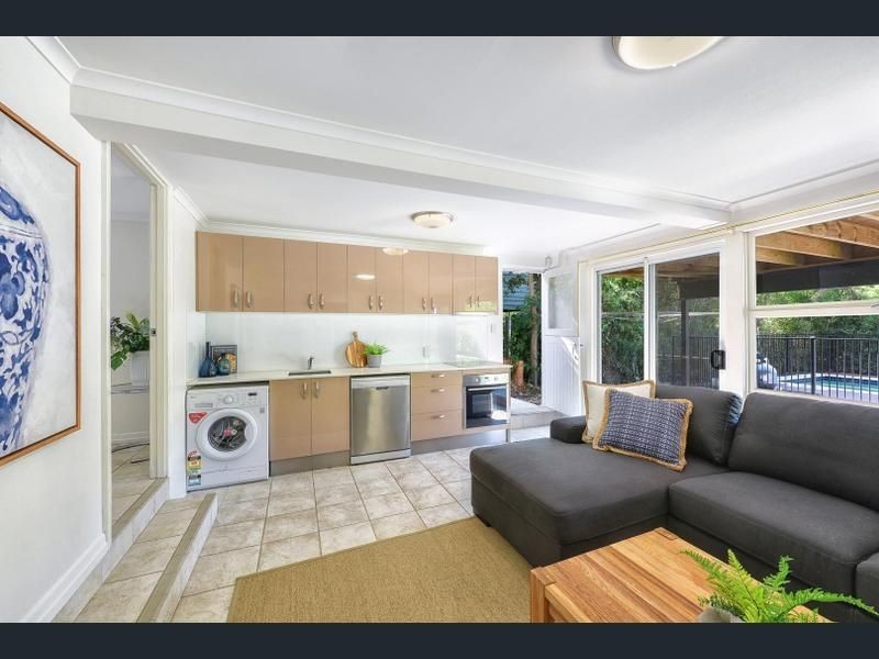 60 Meiers Rd, Indooroopilly QLD 4068