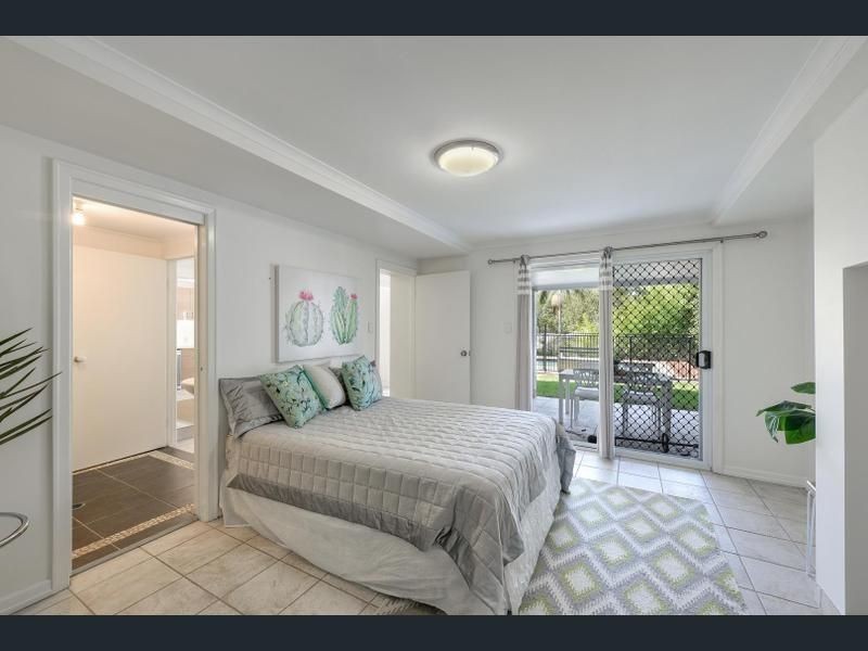 60 Meiers Rd, Indooroopilly QLD 4068