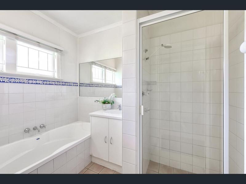 60 Meiers Rd, Indooroopilly QLD 4068