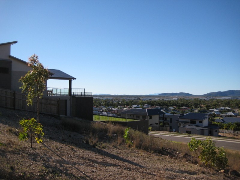 43 Timbury Way, Mount Louisa QLD 4814
