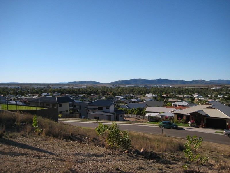 43 Timbury Way, Mount Louisa QLD 4814