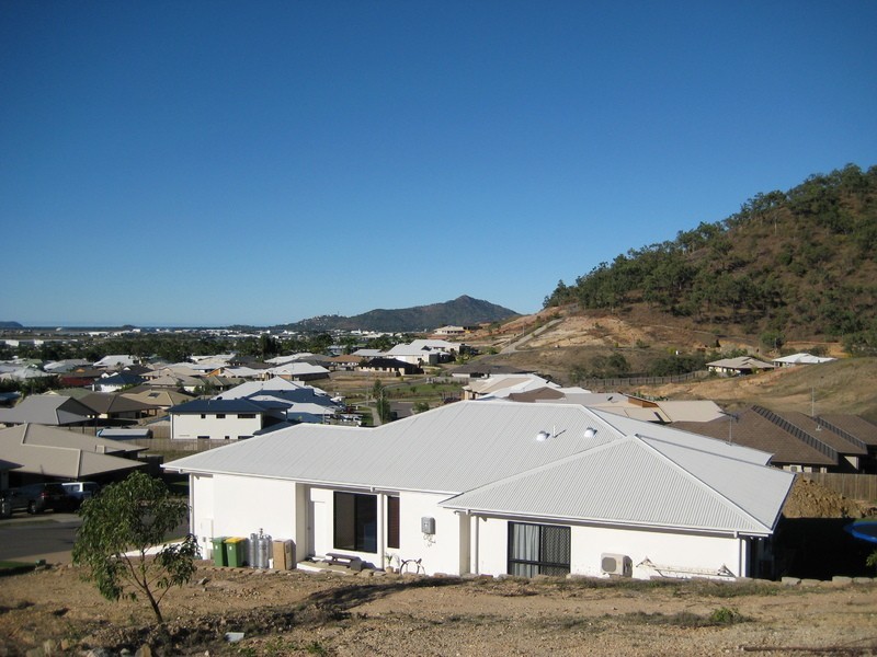 43 Timbury Way, Mount Louisa QLD 4814