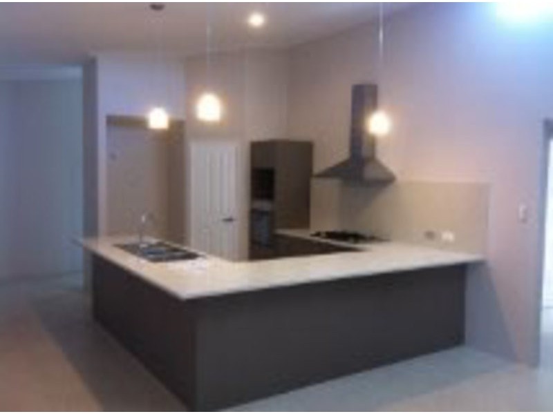 4 Schooner Pass, Glenfield WA 6532