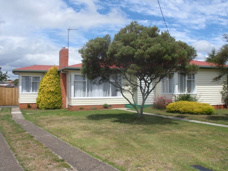 17 Churchill Ave, Devonport TAS 7310