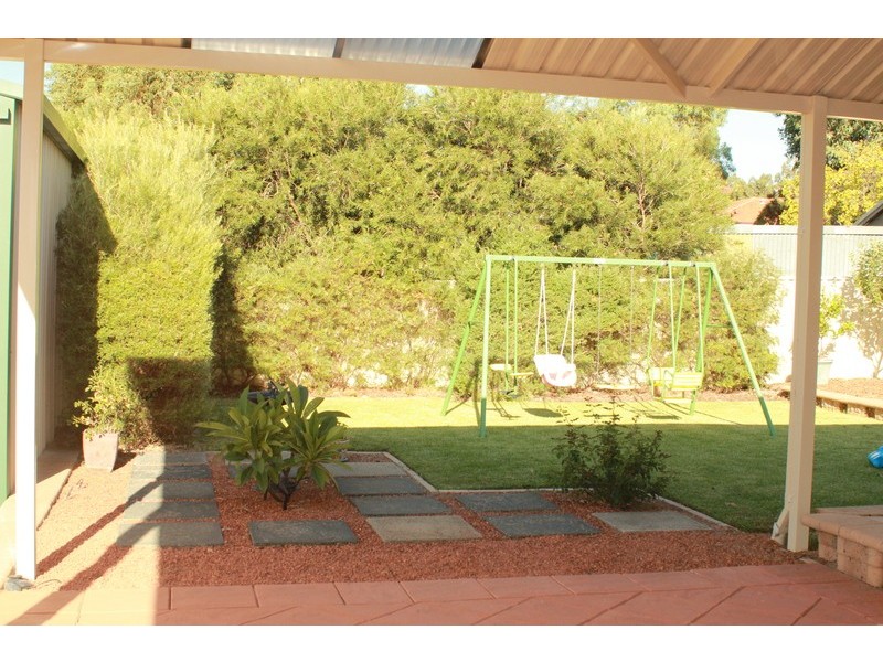 4 Weld Road, Swan View WA 6056