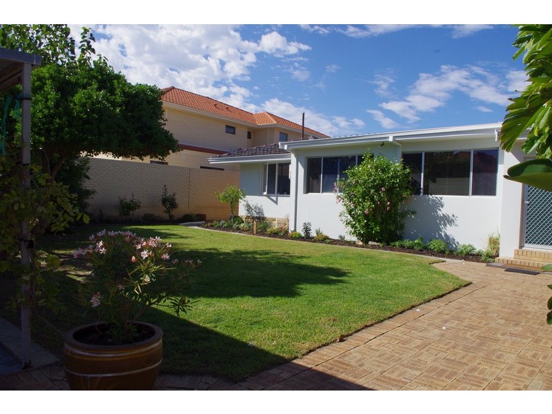 24 Wheeler Road, Karrinyup WA 6018