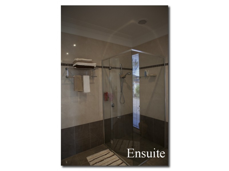 15 Tandou Ct, Kialla VIC 3631