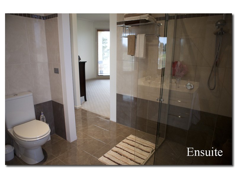 15 Tandou Ct, Kialla VIC 3631