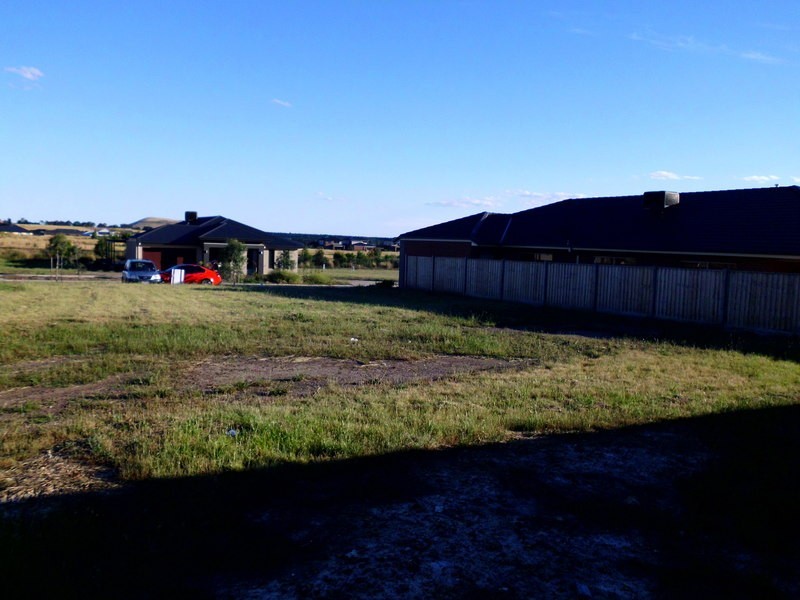 Lot 1437  Belleview Cres, Beveridge VIC 3753