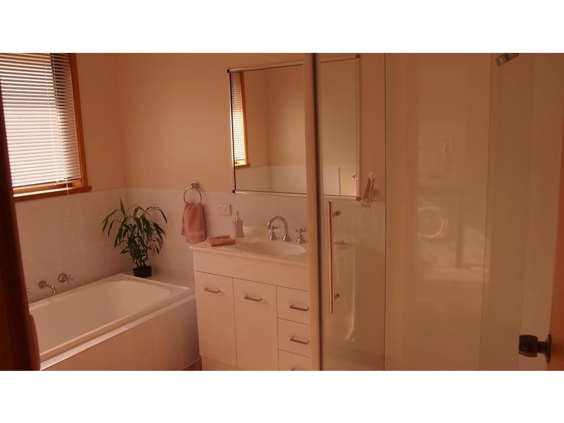 1 Edison Avenue, Blackmans Bay TAS 7052