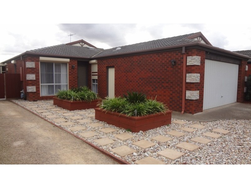 13 Racecourse Road, Werribee VIC 3030