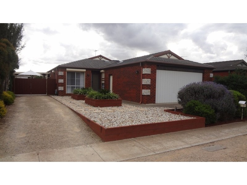 13 Racecourse Road, Werribee VIC 3030
