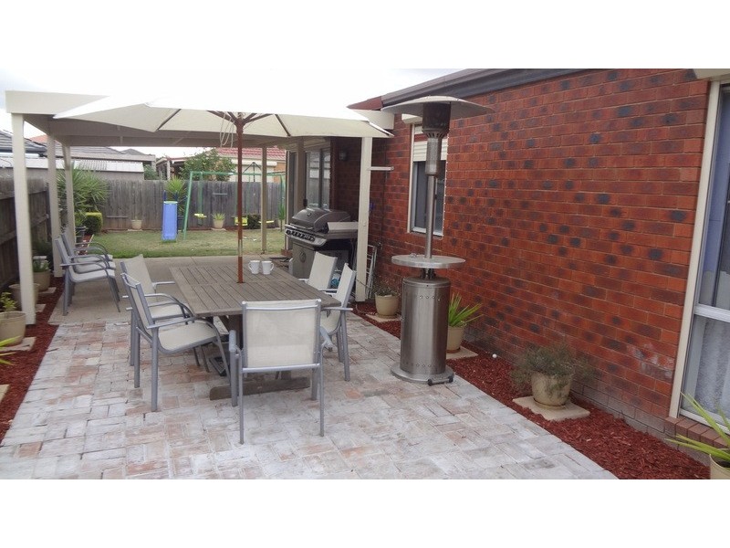 13 Racecourse Road, Werribee VIC 3030