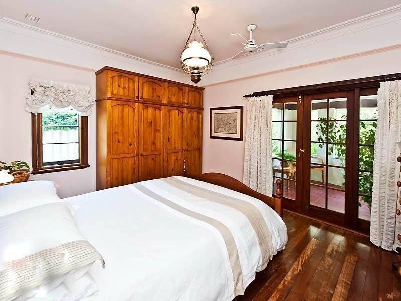 15 Cunningham Tce, Daglish WA 6008