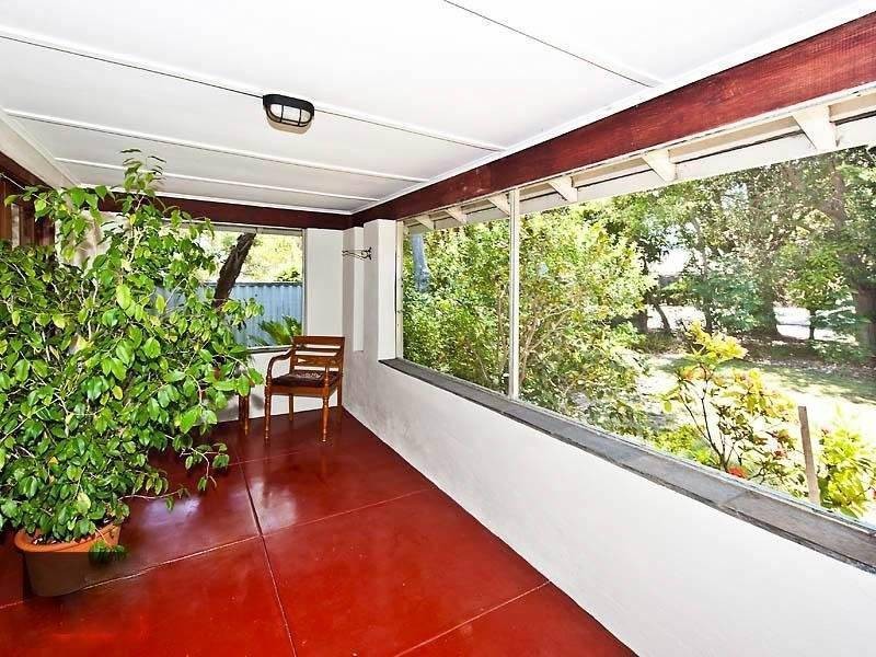 15 Cunningham Tce, Daglish WA 6008