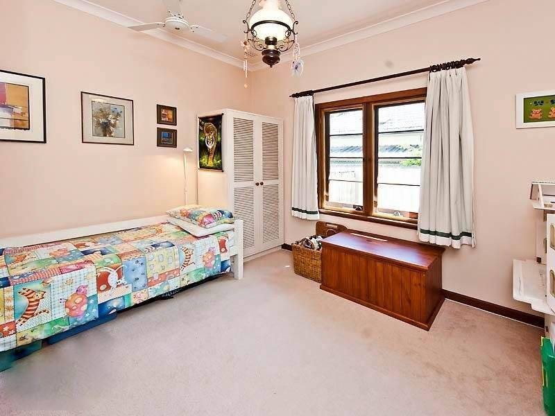 15 Cunningham Tce, Daglish WA 6008