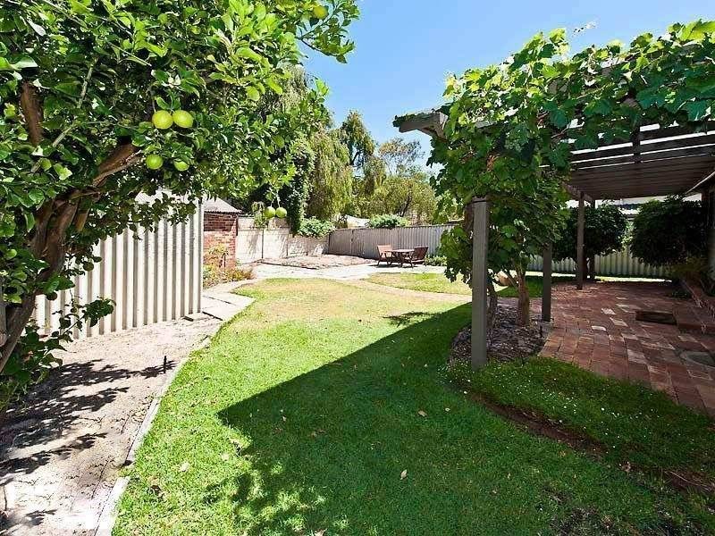 15 Cunningham Tce, Daglish WA 6008