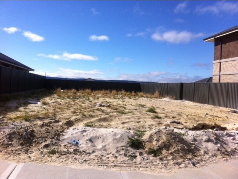 4  Lancaster Avenue, Aveley WA 6069