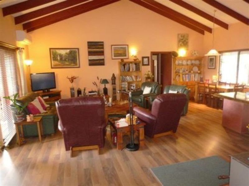 13 Cockatoo Drive, Nannup WA 6275