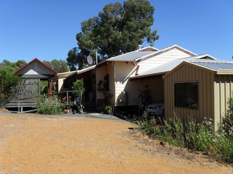 13 Cockatoo Drive, Nannup WA 6275