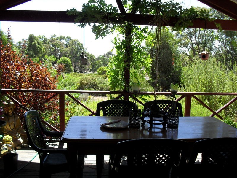 13 Cockatoo Drive, Nannup WA 6275