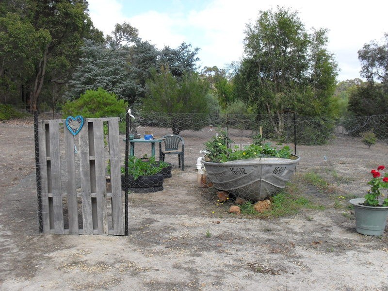 13 Cockatoo Drive, Nannup WA 6275