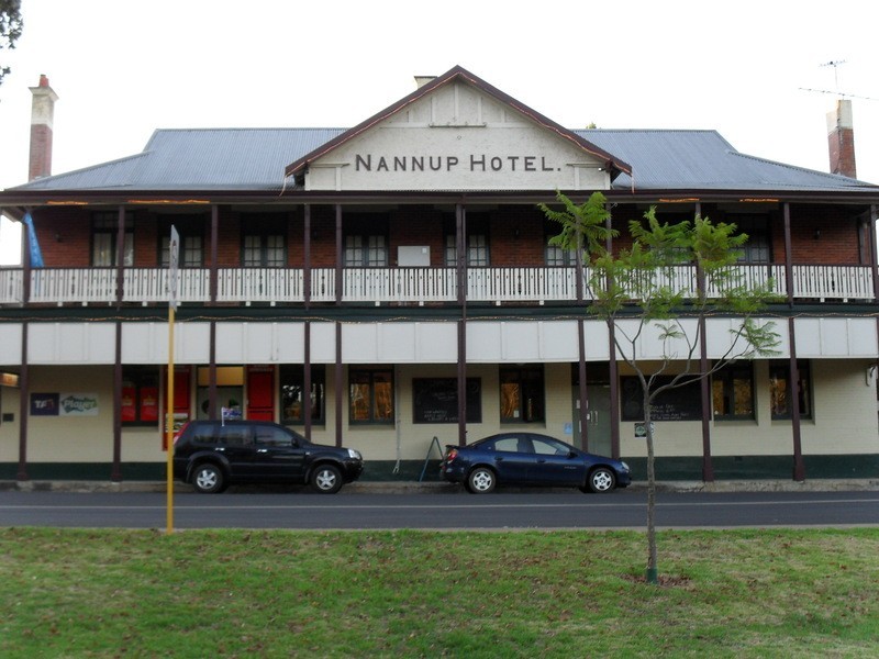 13 Cockatoo Drive, Nannup WA 6275