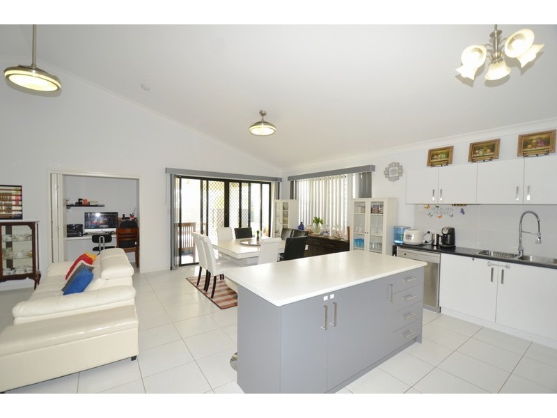 22 HILLOCK CRESCENT, Bushland Beach QLD 4818