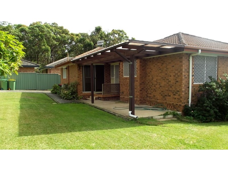 8 Newhaven Place, Bateau Bay NSW 2261