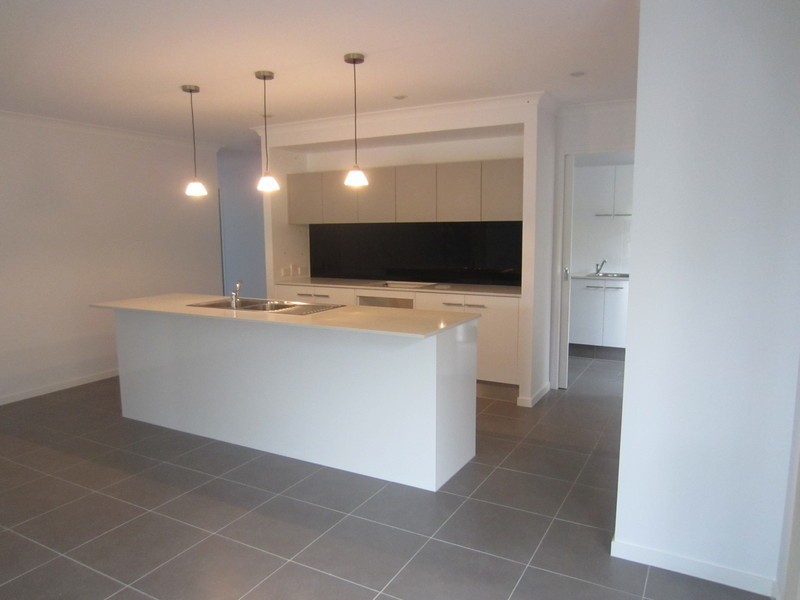 7 Mountain View Parade, Upper Coomera QLD 4209