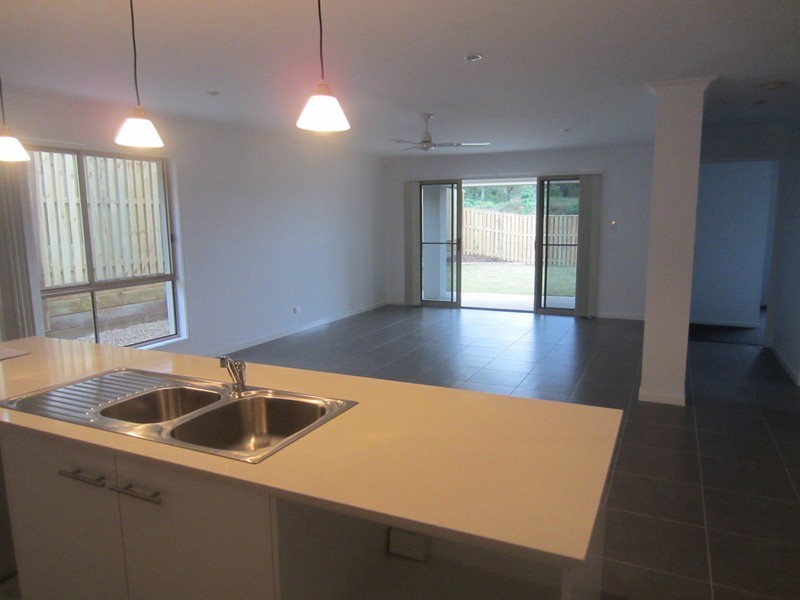 7 Mountain View Parade, Upper Coomera QLD 4209