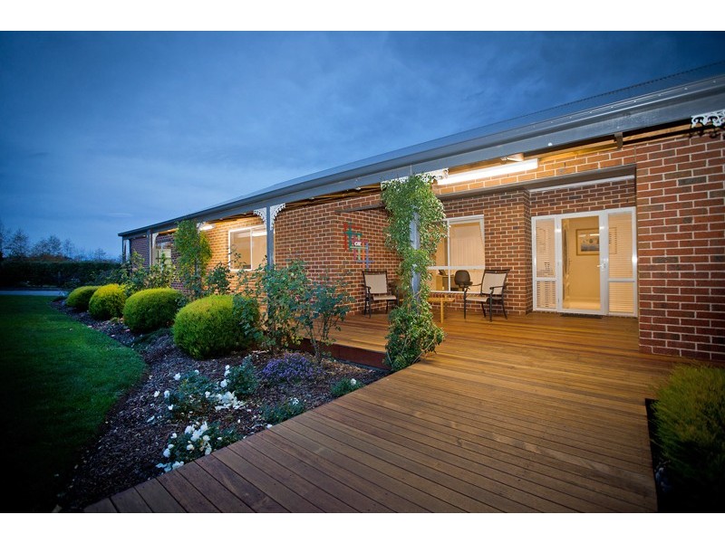 27 Robin Hood Way, Drouin VIC 3818