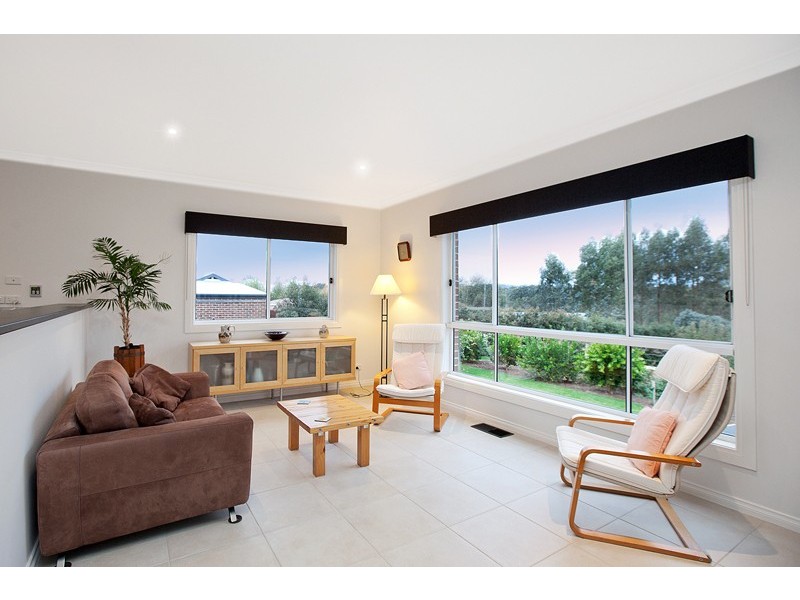 27 Robin Hood Way, Drouin VIC 3818