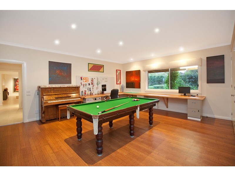 27 Robin Hood Way, Drouin VIC 3818