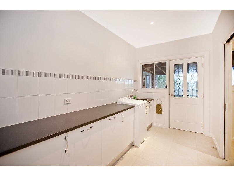 27 Robin Hood Way, Drouin VIC 3818