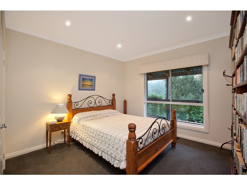 27 Robin Hood Way, Drouin VIC 3818