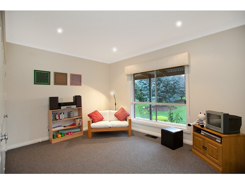 27 Robin Hood Way, Drouin VIC 3818