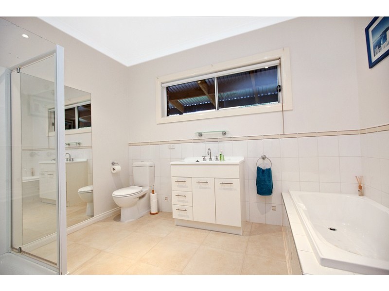 27 Robin Hood Way, Drouin VIC 3818