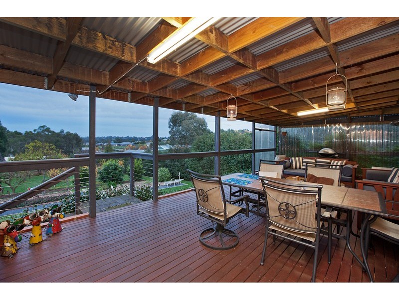 27 Robin Hood Way, Drouin VIC 3818