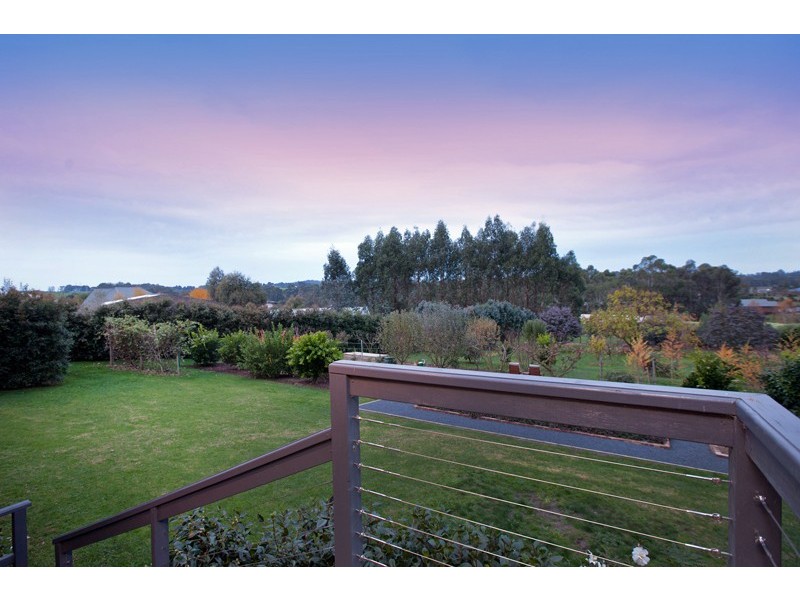 27 Robin Hood Way, Drouin VIC 3818