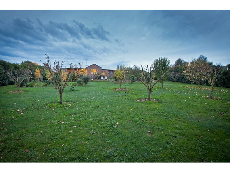 27 Robin Hood Way, Drouin VIC 3818