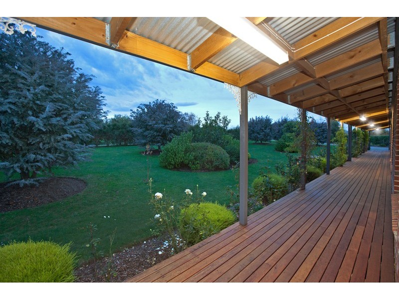 27 Robin Hood Way, Drouin VIC 3818