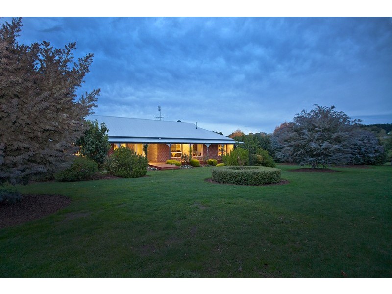 27 Robin Hood Way, Drouin VIC 3818